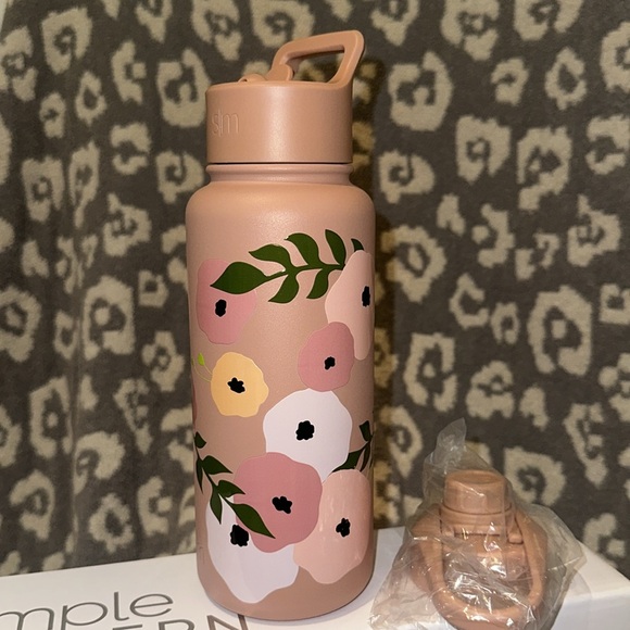 Simple Modern 32oz Summit Water Bottle with Straw & Chug Lid in Garden Party 😍 - Picture 3 of 17
